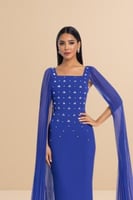 فستان أزرق بتفاصيل خرز