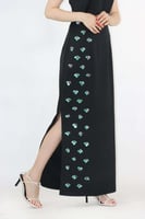 فستان اسود طويل بتفاصيل كم واحد