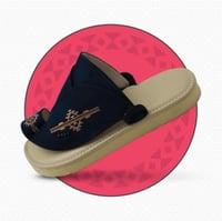 حذاء شرقي مطرز