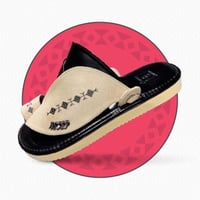 حذاء شرقي مطرز مودرن