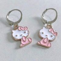 أقراط أذن هيلوكيتي