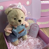 دمية دب لطيف مع طقم ملابس