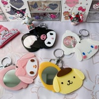 ميدالية شخصيات سانريو مع مرآه