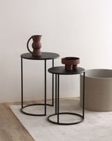 طقم طاولتين دائريه بسطح خشبي اسود