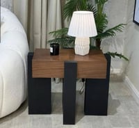 طاوله جانبيه بقشرة الجوز تصميم حديث