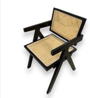 كرسي رتان اسود