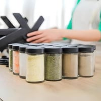 رف دوار لتنظيم التوابل مكون من 18 عبوة بسعة 100مل