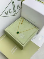 سلسال Van Cleef ورده اخضر