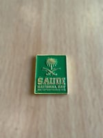 ملصق سيفين و نخله مع عباره