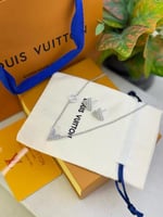 طقم سلسال Lv مع حلق فضي