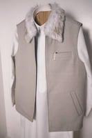 سديري رجالي قلاب فرو لون بيج بطانة اسود