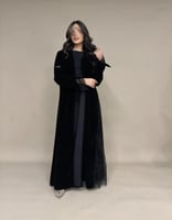 عبايه شتويه مخمل مع دانتيل
