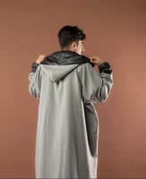 فروه قماش جوخ بامكانك لبسها على الجهتين اسود و رما...