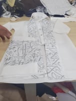 طقم العيد مطرز بالحروف العربيه