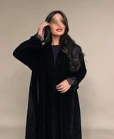 عبايه شتويه مخمل مع دانتيل