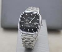 ساعة رجاليه بتصميم شعار الاتحاد