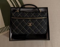 كحلي لوقو ذهبي