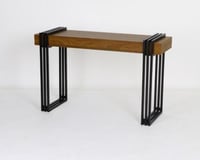 مدخل استقبال خشبي بسطح خشب