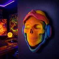 جمجمة وقناع رجل الي