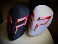 ستاند قناع سبايدر مان 2099