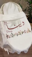 بطانية مواليد بالاسم بتطريز أنيق وقماش ناعم—هدية ا...