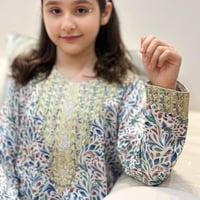 جلابيات خليجيه ناعمه طقم الام وبنتها ازرق