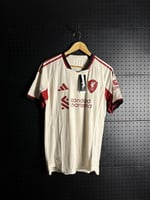 قميص ليفربول الاحتياطي