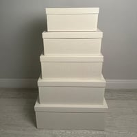 صناديق كرتون متعددة الأحجام