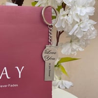 ميدالية بعباره حسب طلبك