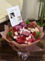 تنسيق وسط بوكيه ورد للرياض فقظ