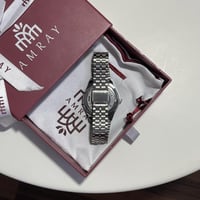 ساعه فضي بأسود