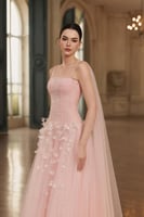 فستان من التول والحرير بزهور مطرزه يدويا من جوزفين