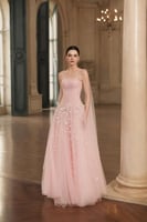 فستان من التول والحرير بزهور مطرزه يدويا من جوزفين