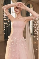 فستان من التول والحرير بزهور مطرزه يدويا من جوزفين