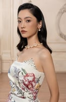 فستان كورسيه كوتور مزين بالكريستال من لالي ديزاين