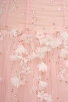 فستان من التول والحرير بزهور مطرزه يدويا من جوزفين