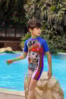 مايوه سباحة للأطفال برسومات كرتونية يغطي الجسم ويو...