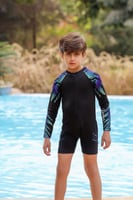 مايوه سباحة أولادي بتصميم رياضي يغطي الجسم ويوفر ح...