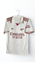 تيشيرت ارسنال الثالث نسخة اللاعبين 2025/26