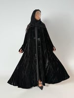 عبايه شوق دبل كلوش بقماش مخمل مكسر اسودخفيف بفتحه...