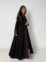 عبايه سحر دبل كلوش بقماش مخمل مع تطريز يدوي ناعم