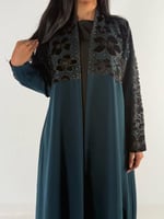 عبايه لارا كلوش بقماش كريب اندنوسي بتدخيل دانتيل