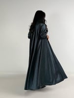 عبايه دبل كلوش بقماش مخمل ايطالي بكم ماسك لون تركو...