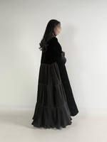 عبايه ميرال كلوش بقماش مخمل كوري مع كسرات ب الخلف