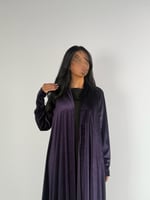 عبايه دبل كلوش بقماش مخمل ايطالي بكم ماسك لون موف