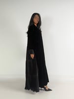 عبايه ميرال كلوش بقماش مخمل كوري مع كسرات ب الخلف