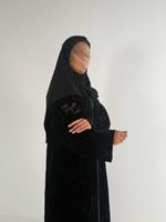عبايه وديان دبل كلوش بقماش مخمل كوري مع تطريز اسود