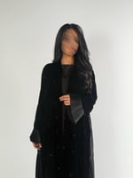 عبايه ميرال كلوش بقماش مخمل كوري مع كسرات ب الخلف