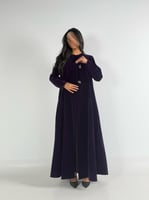 عبايه ولاء كلوش بقماش مخمل واقف مع زرار فراشه