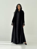 عبايه توق كلوش كامل قماش مخمل بتدخيل دانتيل